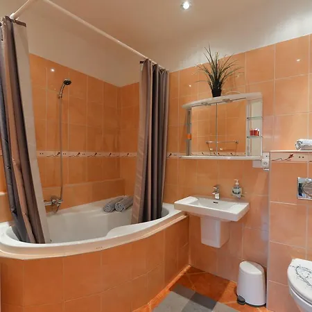 Appartamento Exclusive On Zborovska *